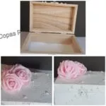 Caja de arras blanca con rosas rosas y perlas en relieve