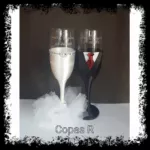 Copas de novios personalizadas en blanco con corbata roja