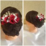 Tocado para el pelo con flores rojas y blancas y paniculata