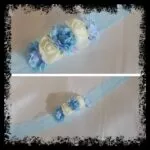 Pulsera dama de honor azul claro con rosas marfil