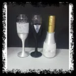 Botella de cava decorada estilo novios