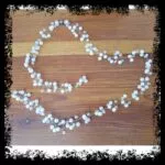 Tocado de novia largo con perlas blancas y cristales
