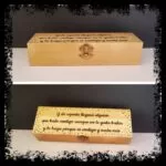 Caja de arras de madera con poema grabado en la tapa