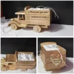 Camión de madera porta alianzas Alianzas que nos conducen al amor
