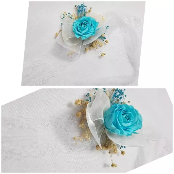 Pulsera con rosa azul turquesa preservada, paniculata dorada y tul blanco para dama de honor