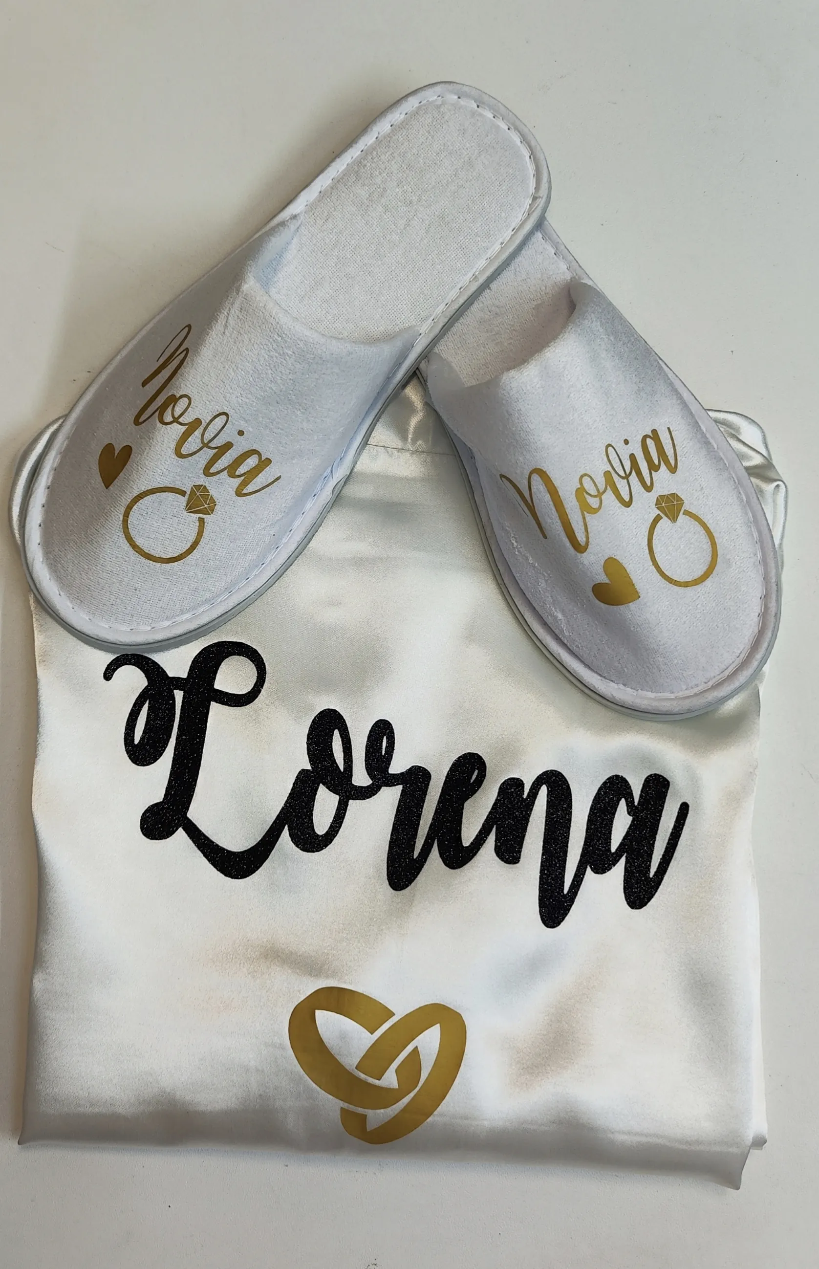 Bata y zapatillas personalizadas para novia – Modelo 42
