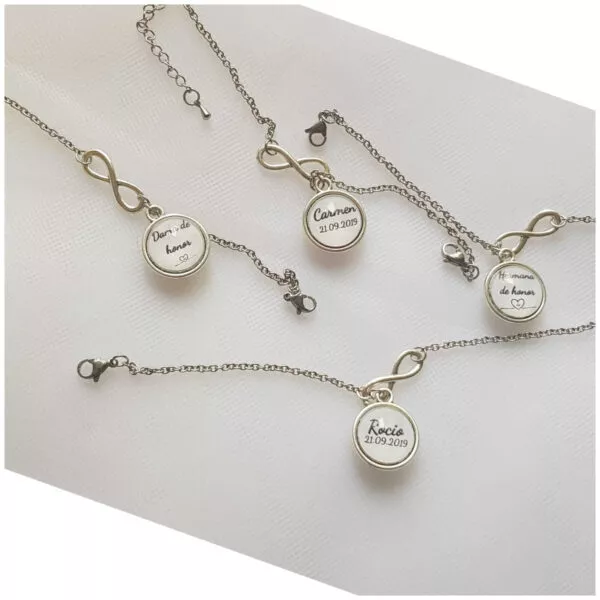 Pulseras de cadena plateada con colgante infinito y medalla grabada con nombre y fecha