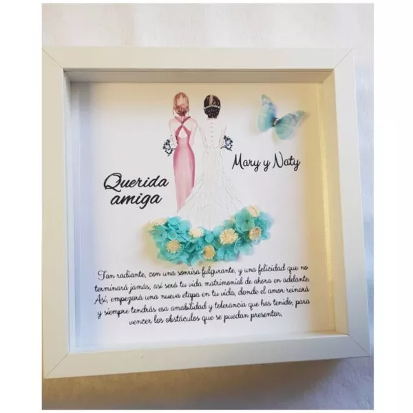 Cuadro personalizado para amiga con figura en vestido rosa, mariposa azul y flores turquesa, nombres y dedicatoria 'Querida amiga'