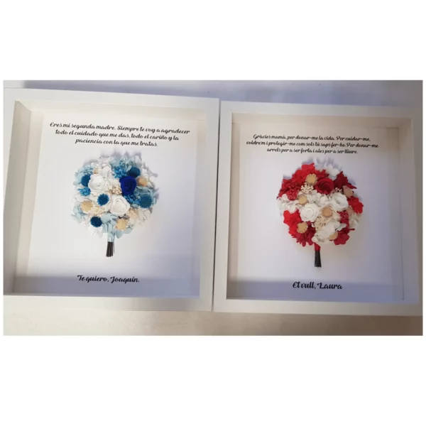 Dos cuadros personalizados con ramo redondo de flores preservadas, uno azul y blanco y otro rojo y blanco, con nombres y dedicatorias