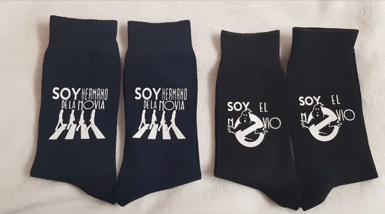 Calcetines negros personalizados con silueta Beatles Abbey Road y diseño de ancla marinera