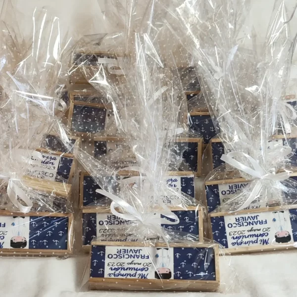 Juego Clásico de Dominó Personalizado en Madera para Comunión