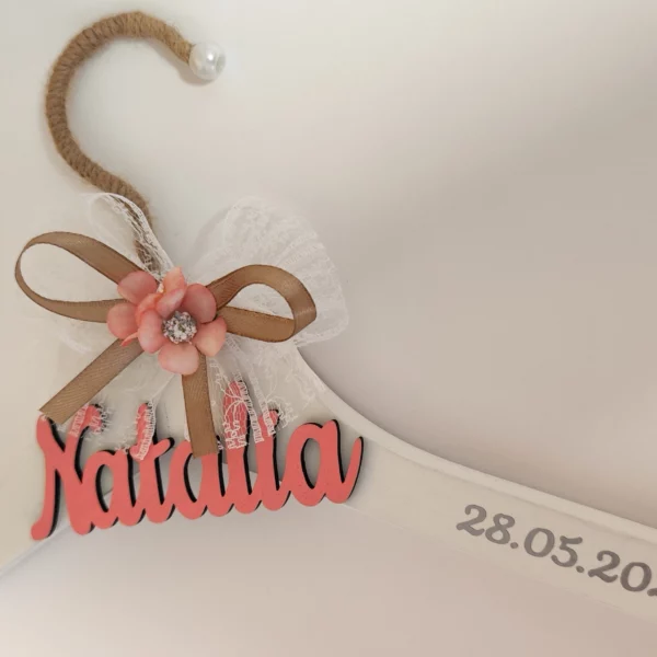 Percha personalizada para bautizo de niña