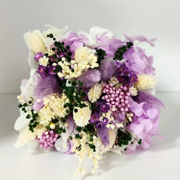 Arreglo floral preservado en caja de madera con mensaje 'Mamá y Papá gracias por tanto