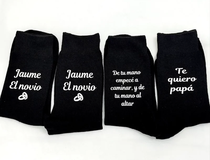 Calcetines de boda con frases y dedicatorias emotivas, ideales para hacer del evento algo especial