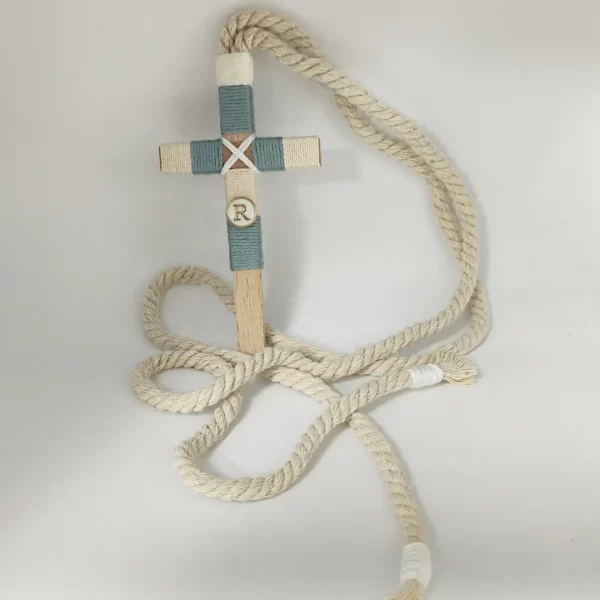 Cruz de madera para primera comunión de niño, tamaño 10 cm, personalizable.