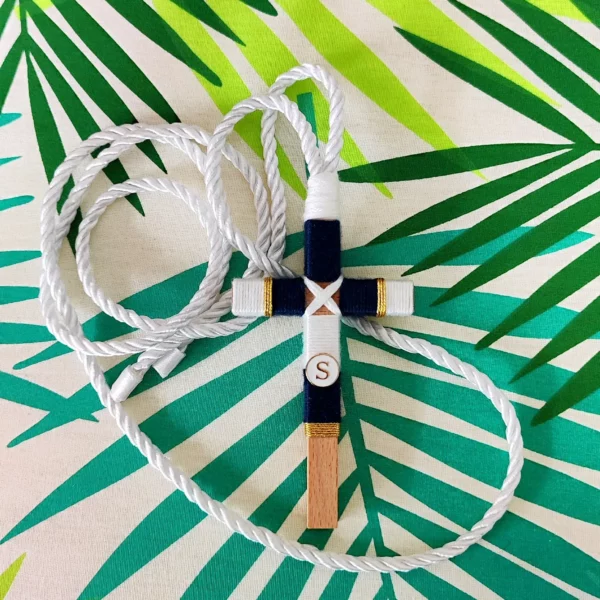 Cruz de madera para primera comunión de niño, tamaño 10 cm, personalizable.