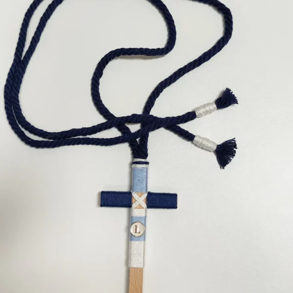 Cruz de madera para primera comunión de niño, tamaño 10 cm, personalizable.