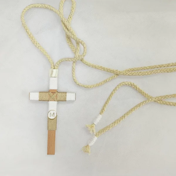 Cruz de madera para primera comunión de niño, tamaño 10 cm, personalizable.