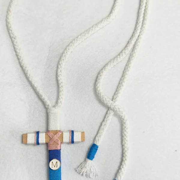 Cruz de madera para primera comunión de niño, tamaño 10 cm, personalizable.