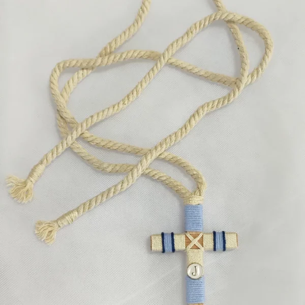 Cruz de madera para primera comunión de niño, tamaño 10 cm, personalizable.