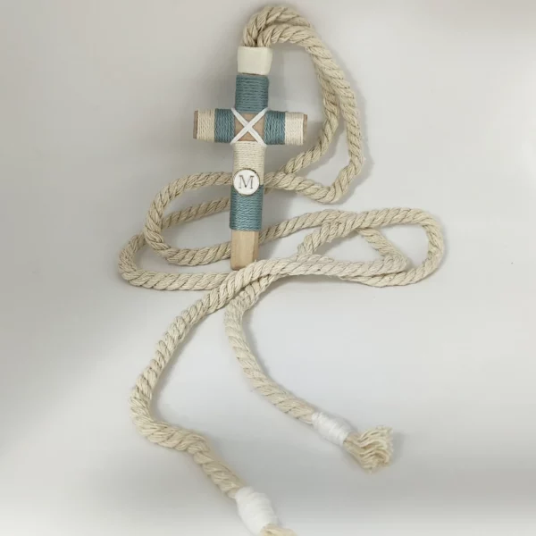 Cruz de madera para primera comunión de niño, tamaño 8 cm, personalizable.