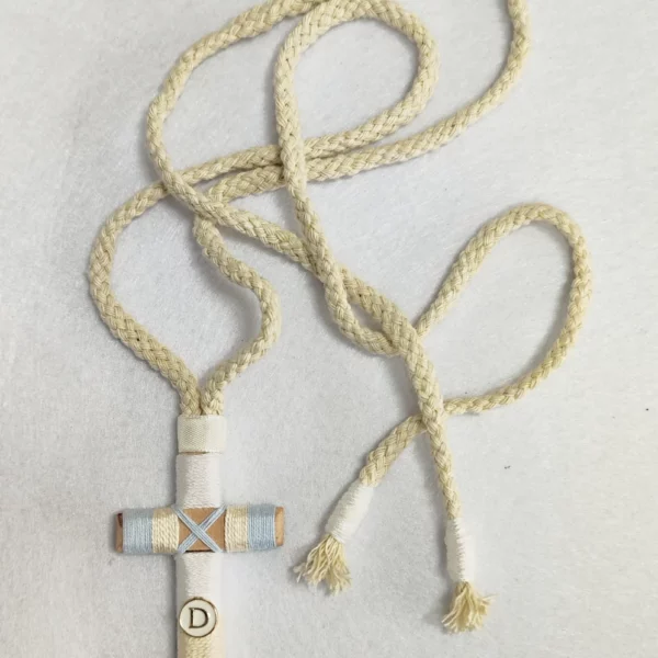 Cruz de madera para primera comunión de niño, tamaño 8 cm, personalizable.