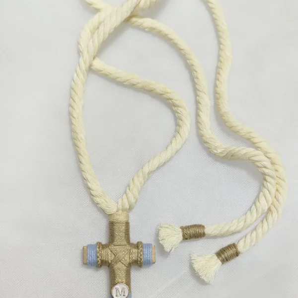 Cruz de madera para primera comunión de niño, tamaño 8 cm, personalizable.