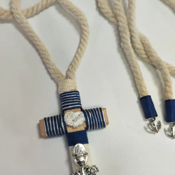 Cruz de madera para primera comunión de niño, tamaño 8 cm, personalizable.