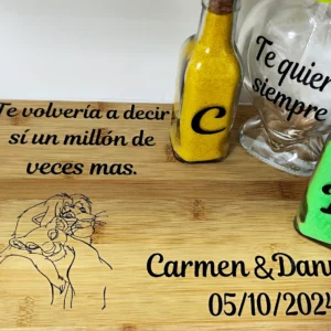 Conjunto de ceremonia de arena personalizado con diseño de Simba y Nala en base de madera.