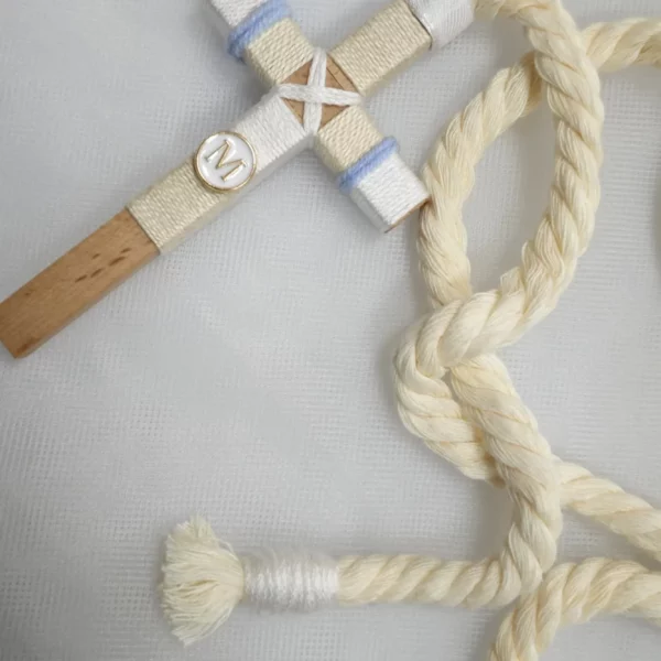 Cruz de madera para primera comunión de niño, tamaño 10 cm, personalizable.