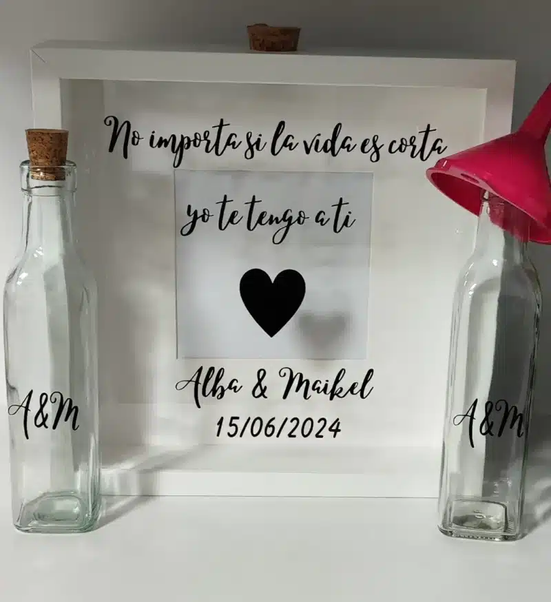 Cuadro ceremonia de la arena con frase romántica y diseño de corazón.