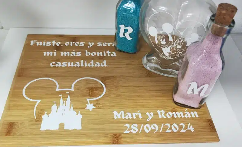 Cuadro de ceremonia de la arena con diseño de Mickey y Minnie y jarras de arena