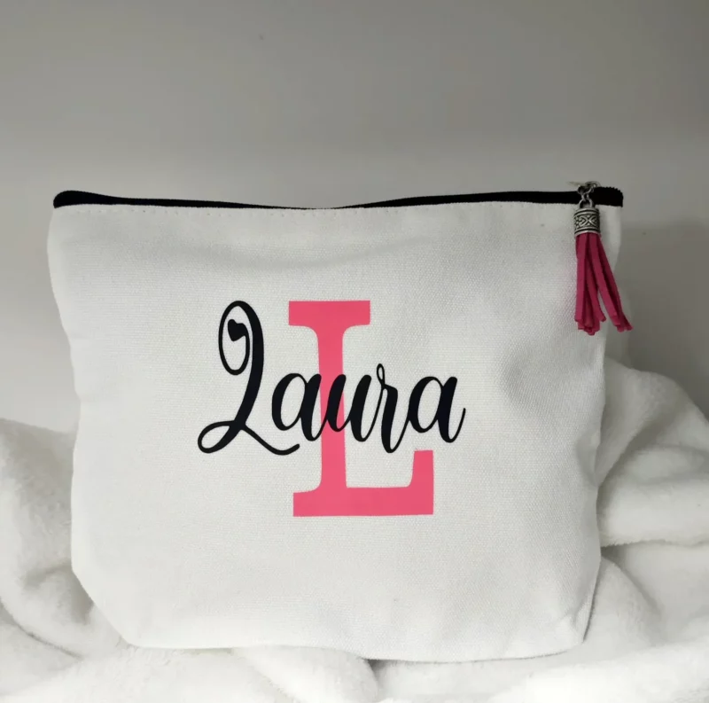 Neceser personalizado con nombre o inicial, ideal para bodas y comuniones.