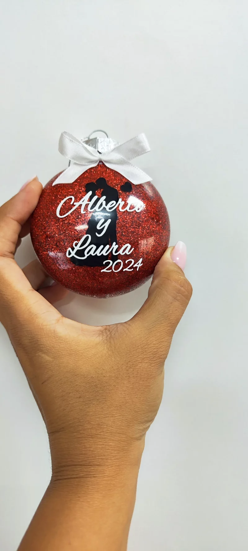 Bola de Navidad personalizada con nombre, ideal para decorar el árbol.