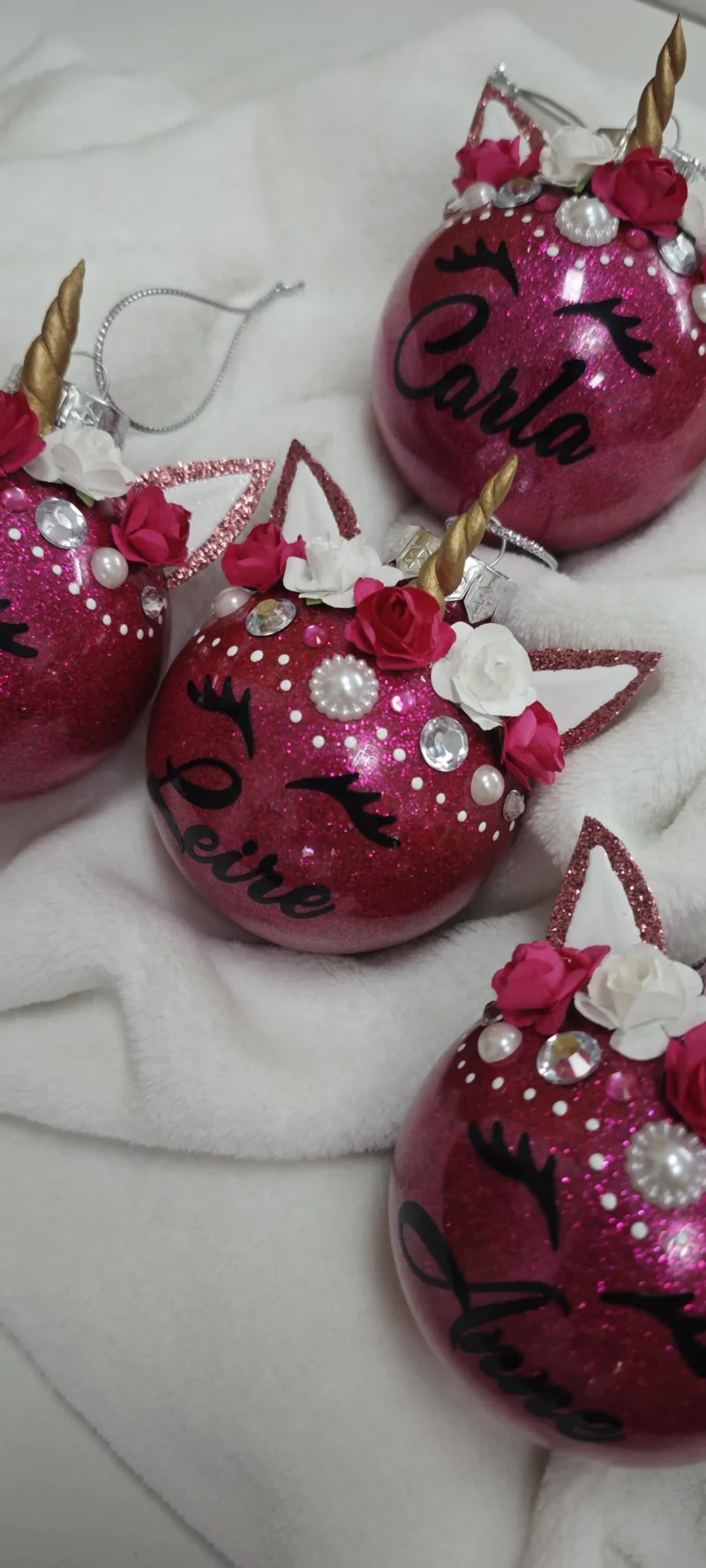 Bolas de Navidad personalizadas con nombres, ideales para el árbol.