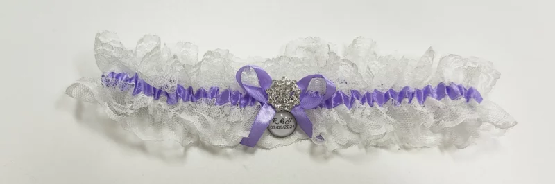 Liga personalizada con encaje blanco y lazo malva para damas de honor y amigas