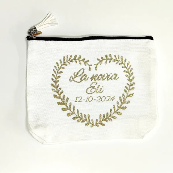Neceser personalizado para bodas con diseño único y detalles grabados.
