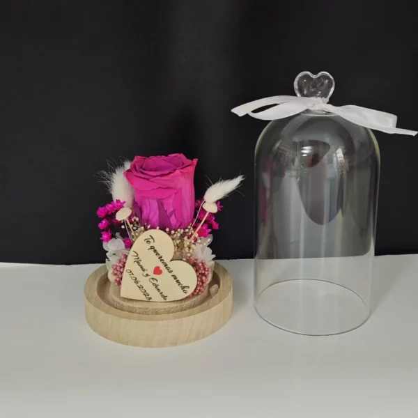 Mini cúpula de cristal con rosa preservada y corazón personalizado