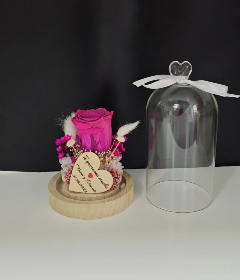 Mini cúpula de cristal con rosa preservada y corazón personalizado