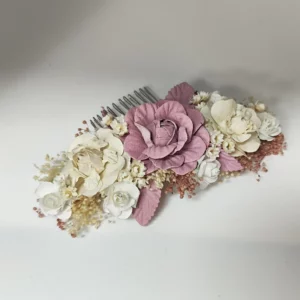 Peineta floral con flores en tonos rosa y marfil para comunión y bodas