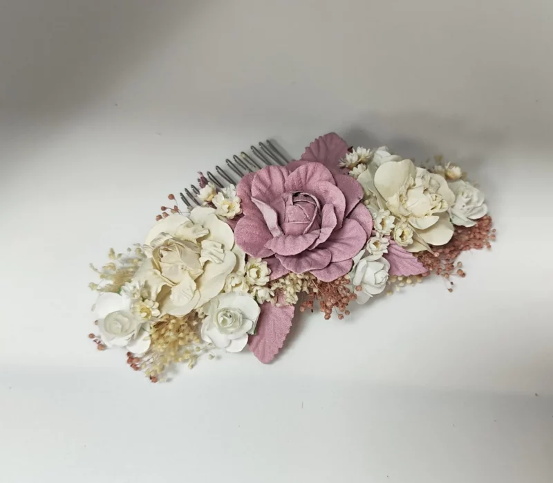 Peineta floral con flores en tonos rosa y marfil para comunión y bodas