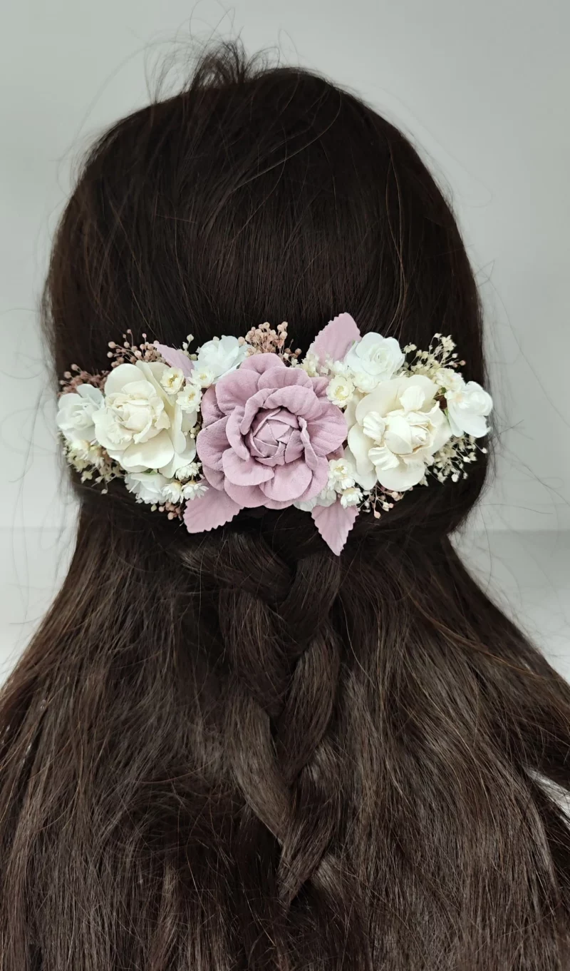 Peineta floral con flores en tonos rosa y marfil para comunión y bodas