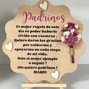 Placa de madera personalizada con mensaje para padrinos de Comunión, decorada con flores secas.