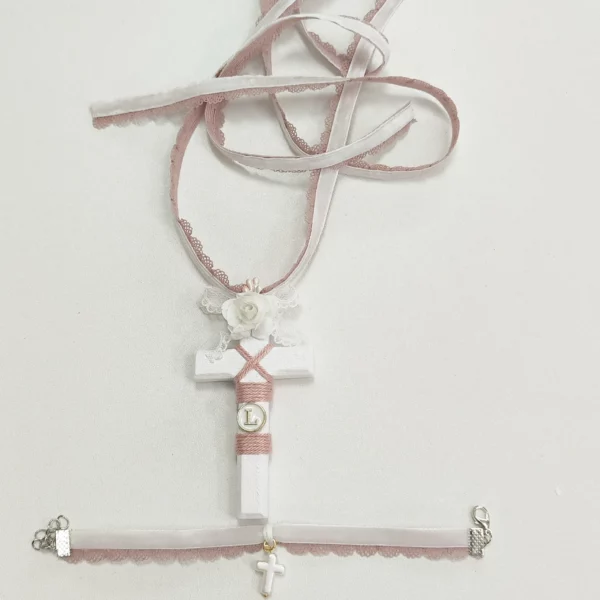 Conjunto de cruz y pulsera personalizadas para Comunión de niña con encaje y cinta