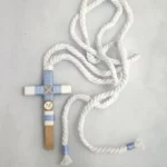 Cruz de Comunión para Niño en Azul y Blanco con Inicial