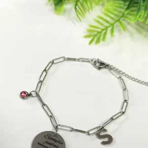 Pulsera con grabado "Siempre Juntas, Siempre Hermanas" y charm inicial