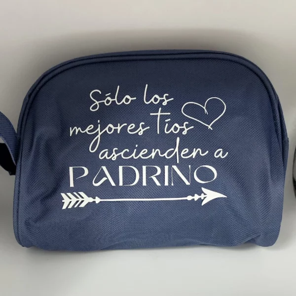 Neceser azul con frase en vinilo para padrino