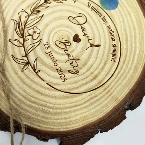 Rodaja de madera de 16-18 cm grabada a láser personalizada para boda (Porta Alianzas)
