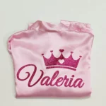 Bata de Comunión Niña Rosa Personalizada Corona y Corazones Glitter
