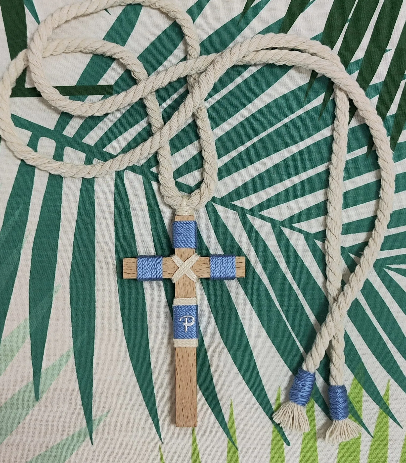 Cruz de Comunión para Niño Azul Celeste y Beige